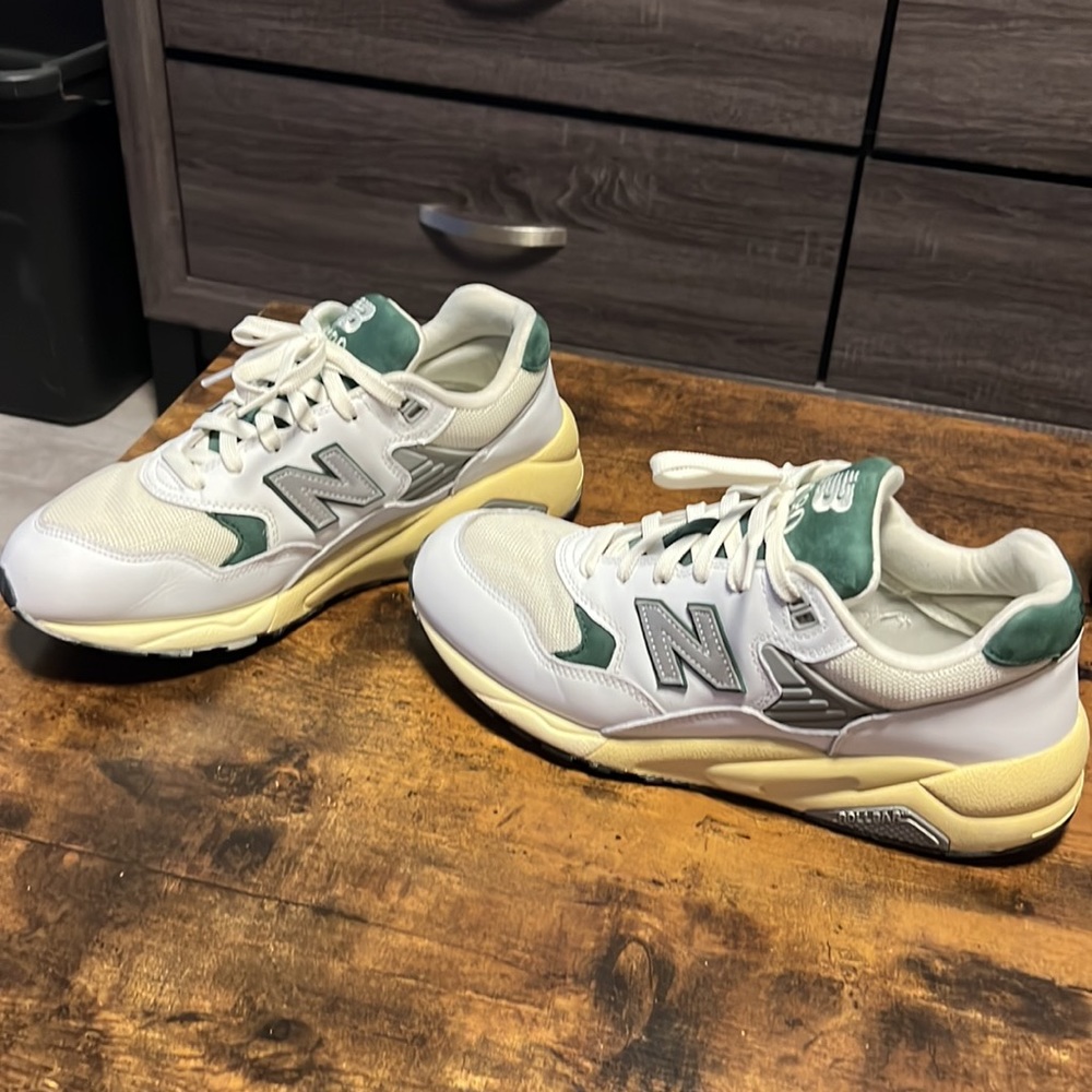 *NEW* White/Green New Balance 580, size 10 - Picture 4 of 5